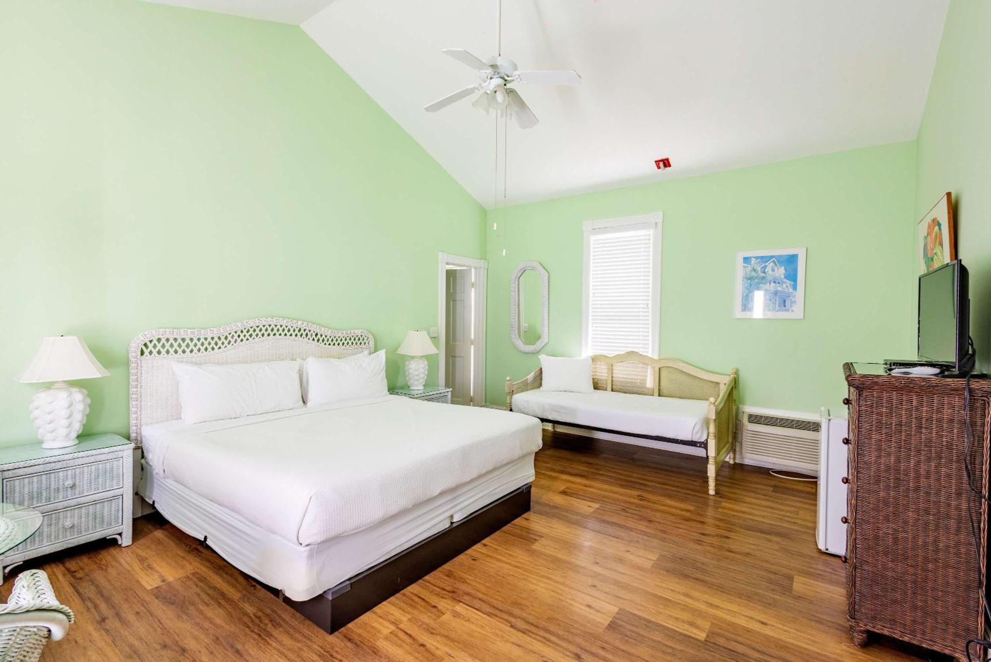 Deluxe King - Curry Mansion With Pool! Hotel Key West Exterior photo